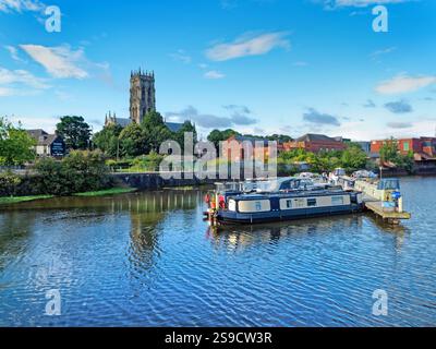 Regno Unito, South Yorkshire, Doncaster, Doncaster Minster o St George's Church e Doncaster Wharf. Foto Stock
