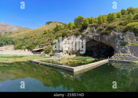 Grotta di Tiberio (Grotta di Tiberio) e resti romani della famosa villa di Tiberio, nonché un sito di scavi paleontologici nella provincia latina Foto Stock