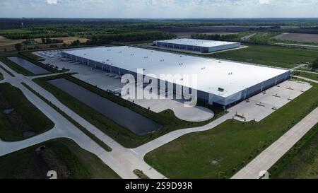 Parcheggio, magazzino, logistica, stoccaggio, trasporto, distribuzione, catena di approvvigionamento Foto Stock