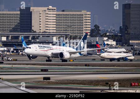 Aeroporto internazionale di Los Angeles Aeroporto 1-18-2025 Inglewood, CA USA Aeromexico Boeing 787-8 N965AM partenza da 25R presso l'aeroporto internazionale di Los Angeles Foto Stock