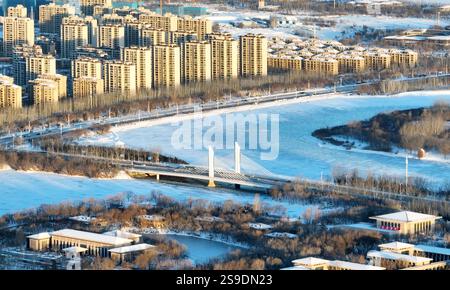 YINCHUAN, CINA - 26 GENNAIO 2025 - Vista della città dopo la neve a Yinchuan, provincia di Ningxia, Cina, 26 gennaio 2025. Foto Stock