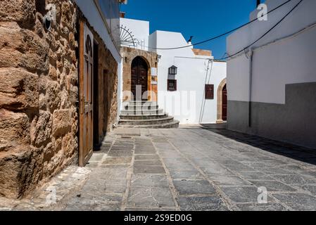 Splendida architettura medievale della città di Lindos a Rodi, Grecia. Foto Stock