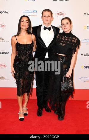 Gizem Emre, Max von der Groeben und Jella Haase beim 49. Deutschen Filmball 2025 im Hotel Bayerischer Hof. München, 25.01.2025 Foto Stock