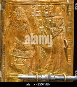 Egitto, tesoro del re Tutankhamon, porta sinistra del naos dorato, registro centrale. Foto Stock