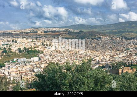 Vista generale di FES el Bali, la città vecchia di Fez, Marocco Foto Stock