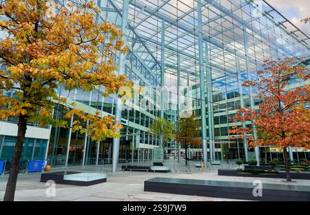 Tower Place, Lower Thames St, edifici del quartiere finanziario, Londra, Inghilterra, Regno Unito. Foto Stock