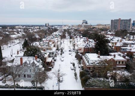 Veduta aerea delle dimore storiche di Gand, Norfolk, Virginia, ricoperte di neve Foto Stock