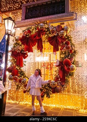 Shanghai, Cina - 16 dicembre 2024. Evento natalizio a tema Winter Dreamland presso il complesso commerciale Xintiandi di Shanghai Foto Stock