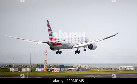 Auckland, nuova Zelanda - gennaio 27 2025: American Airlines N834AA Boeing 787-9 Dreamliner atterra all'aeroporto internazionale di Auckland. Foto Stock