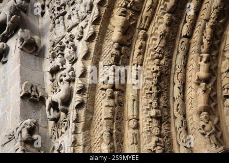 Spagna. Navarra. Sangüesa. Chiesa di Santa Maria la Real. Figure degli archivi. Tardo romanico. Foto Stock