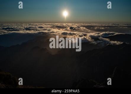 Nuvola Mare all'alba a Pico do Arieiro, Portogallo Foto Stock