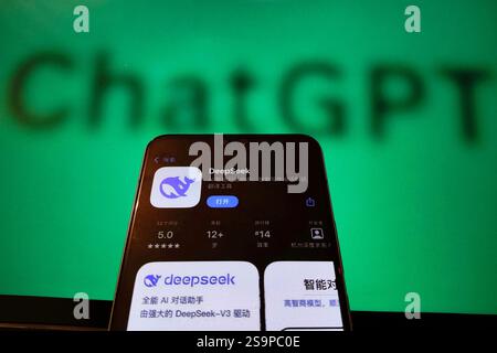 SUQIAN, CINA - 27 GENNAIO 2025 - una foto illustrativa mostra il logo di DeepSeek e ChatGPT a Suqian, provincia di Jiangsu, Cina, 27 gennaio 2025. Foto Stock