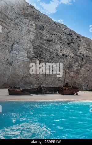 Famosa spiaggia Navagio situata sull'isola di Zante in Grecia Foto Stock