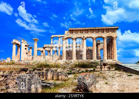Antico tempio di Orfeas sull'isola di Egina, viaggi in Grecia e luoghi di interesse. Il prototipo dell'Acropoli. Golfo di Saronics Foto Stock