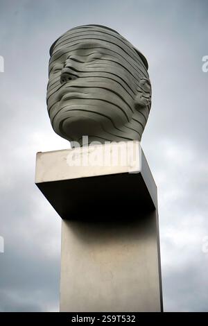 Die Skulptur 'Kopfbewegung' von Josefine Guenschel und Margund Smolka, Berlin-Adlershof (nur fuer redaktionelle Verwendung. Keine Werbung. Referenzdat Foto Stock