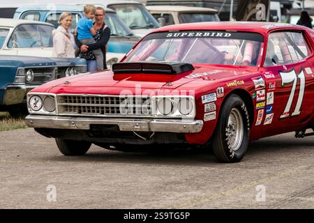 FINOWFURT, GERMANIA - 11 MAGGIO 2024: Un'auto da corsa Plymouth Road Runner. Apertura stagionale del Race 61 Festival. Foto Stock