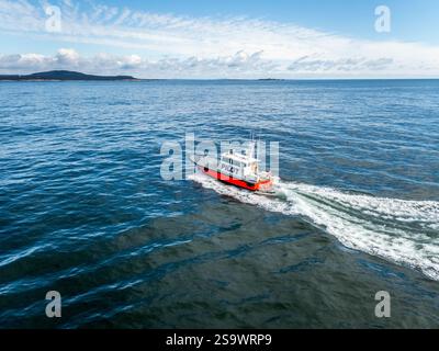 Barca pilota per il traghetto Cat che arriva a Bar Harbor Maine USA da Yarmouth, nuova Scozia, Canada Foto Stock