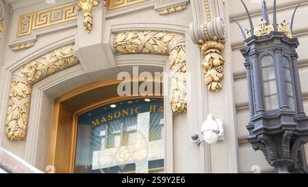 New York City, Stati Uniti - 6 settembre 2023: Facciata dell'edificio Grand Lodge of Masons in Manhattan Street. Architettura della sede centrale della Massoneria. Organizzazione di muratura a New York, Stati Uniti. Esterno Massonic Hall. Foto Stock