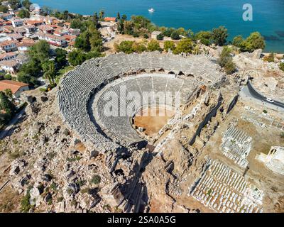 Vista aerea dell'antico teatro di Side, Turchia Foto Stock
