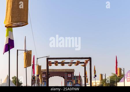 la tradizionale vista mattutina di white rann da un angolo piatto viene scattata al festival rann dhordo kutch white rann gujrat india. Foto Stock
