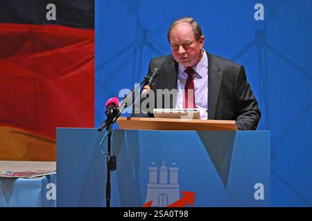 Dirk Nockemann, AFD Hamburg, spricht in der Heimfelder Friedrich-Ebert-Halle vor 650 Anhängern unter dem motto Hart für Hamburg . Dirk Nockemann spricht in der Heimfelder Friedrich-Ebert-Halle, Hamburg-Heimfeld Hamburg Deutschland Friedrich-Ebert-Halle *** Dirk Nockemann, AFD Hamburg, parla nella Heimfeld Friedrich Ebert Halle di fronte a 650 sostenitori con il motto Hart für Hamburg Dirk Nockemann parla nella Heimfeld Friedrich Ebert Halle, Hamburg Heimfeld Halle, Hamburg Heimfeld Hamburg Heimfeld Hamburg Heimfeld Friedrich Ebert Halle, Hamburg Heimfeld Amburgo Heimfeld Amburgo Foto Stock