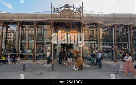 Il Mercado de San Miguel, 110 anni ( 1915 ), un mercato costruito in ferro nel centro di Madrid, Spagna Foto Stock