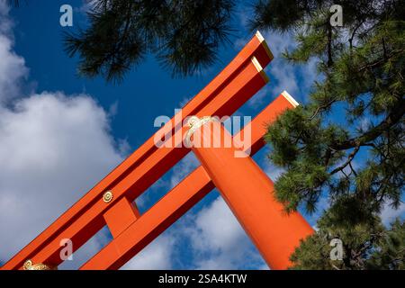 Santuario Heian-Jingu Grand Torii a Kyoto in Giappone Foto Stock