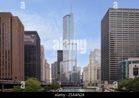 Il Trump International Hotel and Tower si trova nel quartiere River North del centro cittadino di Chicago ed offre fantastiche vedute della citta'. Foto Stock