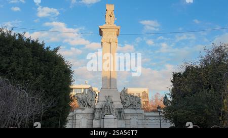 Plaza de España a Cádiz è una piazza storica vicino al porto, con Casa de las Cuatro Torres, Casa de las Cinco Torres e l'edificio Aduana Foto Stock