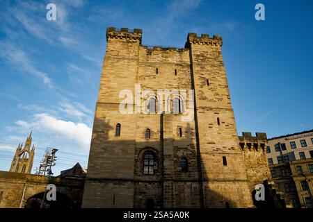 L'imponente torre medievale del castello di Newcastle, Newcastle upon Tyne, Inghilterra. Foto Stock