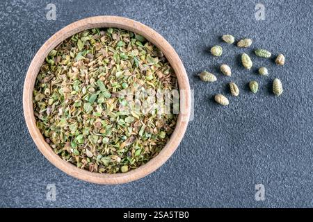 Un'argilla di timo secco naturale, con semi di timo Foto Stock