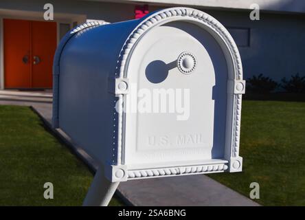 Cassetta postale bianca Foto Stock