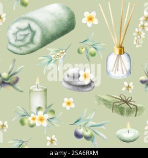 Sapone di oliva aleppo, asciugamano arrotolato, candele, diffusore di aroma, ciottoli impilati, fiori di frangipani e rami di ulivo. Disegno ad acquerello a mano con motivo senza cuciture isolato su sfondo verde oliva per un design spa. Foto Stock