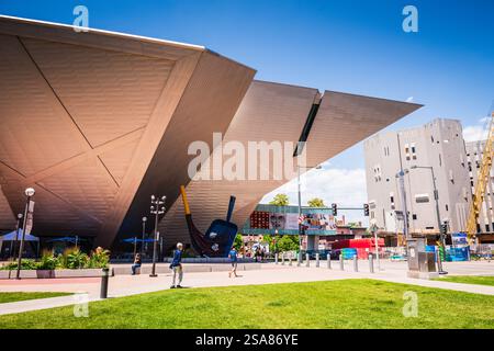 Denver, Colorado USA - 27 giugno 2018: Il Denver Art Museum (DAM) è uno dei più grandi musei d'arte tra la West Coast e Chicago. Foto Stock