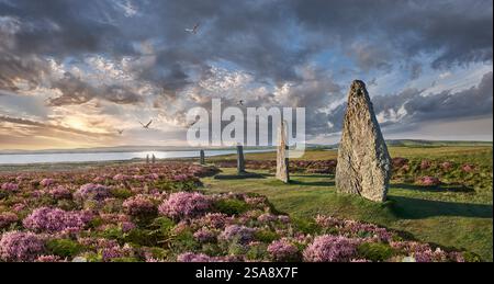 La foto dell'anello di Brodgar, Orcadi, Scozia ( dal 2.500 al 2.000 a.C. circa) è un henge neolitico e un cerchio di pietra o henge, il più grande di Britiain Foto Stock