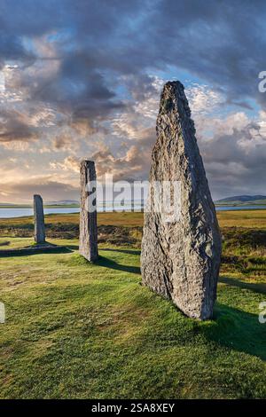La foto dell'anello di Brodgar, Orcadi, Scozia ( dal 2.500 al 2.000 a.C. circa) è un henge neolitico e un cerchio di pietra o henge, il più grande di Britiain Foto Stock