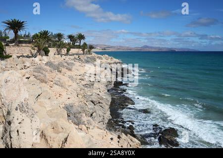 Costa calma ist ein Ort auf der Kanarischen Insel Fuerteventura, spagnolo. Er liegt am Beginn der Halbinsel Jandia, Die den südlichen Teil von Fuerte einnimmt. Angesichts der weitläufigen Strände und des ganzjährig sonnigen Klimas gehört Costa calma zu einem der beliebtesten Ferienorte der Kanaren. Der Ort Hat rund 5500 Einwohner und ist wie Morro Jable und Solana Matorral Teil der Gemeinde Pajara *** Costa calma è una città sull'isola Canaria di Fuerteventura, in Spagna, si trova all'inizio della penisola di Jandia, che occupa la parte meridionale di Fuerteventura grazie alla sua estesa estensione Foto Stock