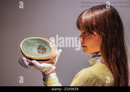 Londra, Regno Unito. 29 gennaio 2025. Hollow Oval (gennaio), 1965 in occasione del 50° anniversario della morte dell'artista, la mostra includerà alcune opere che non sono state esposte al pubblico per oltre mezzo secolo, nonché una scultura che non è mai stata esposta prima. (6 febbraio - 2 maggio 2025) crediti: Paul Quezada-Neiman/Alamy Live News Foto Stock