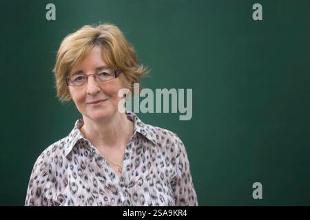 Pat Barker, l'autrice britannica vincitrice del premio Booker, fotografata all'Edinburgh International Book Festival, dove ha parlato della sua trilogia della rigenerazione. Il Festival del libro è stato il più grande evento letterario del mondo e ha visto la partecipazione di scrittori provenienti da tutto il mondo. L'evento del 2007 ha visto la partecipazione di circa 550 scrittori e si è svolto dal 11-27 agosto. Foto Stock