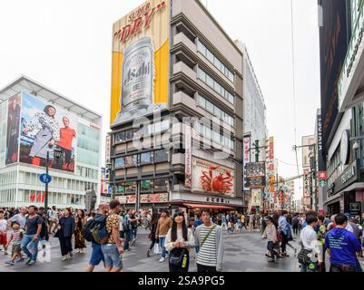 Popolare quartiere commerciale e turistico di Dotonbori a Osaka, Giappone, il 1° ottobre 2017 Foto Stock