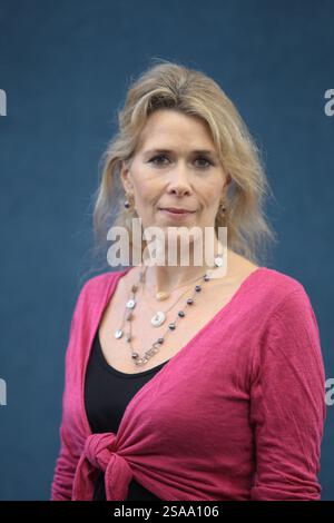 La scrittrice britannica Sofka Zinovieff, nella foto al Festival Internazionale del libro di Edimburgo, dove ha parlato della sua scrittura sulla sua famiglia russa. Il Festival del libro è stato il più grande evento letterario del mondo e ha visto la partecipazione di scrittori provenienti da tutto il mondo. L'evento del 2007 ha visto la partecipazione di circa 550 scrittori e si è svolto dal 11-27 agosto. Foto Stock
