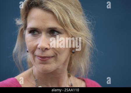 La scrittrice britannica Sofka Zinovieff, nella foto al Festival Internazionale del libro di Edimburgo, dove ha parlato della sua scrittura sulla sua famiglia russa. Il Festival del libro è stato il più grande evento letterario del mondo e ha visto la partecipazione di scrittori provenienti da tutto il mondo. L'evento del 2007 ha visto la partecipazione di circa 550 scrittori e si è svolto dal 11-27 agosto. Foto Stock