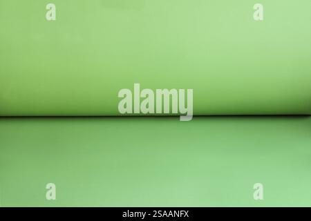 Splendido sfondo verde con due poster Uniti, perfetto per il giorno di San Patrizio o lo sfondo primaverile. Spazio libero per il testo. Foto Stock