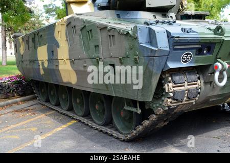 Lynx KF41 Rheinmetall veicolo da combattimento corazzato colorato per l'esercito ungherese in una parata di strada Foto Stock