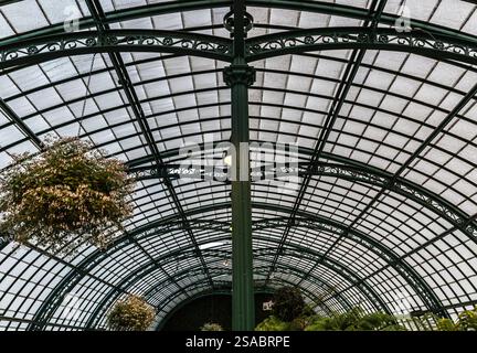 Laeken, Bruxelles Belgio - 04 28 2018: Tetto decorato in stile Art Nouveau delle serre del palazzo del Re Foto Stock
