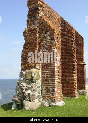 Rovine della chiesa di Trzesacz Foto Stock