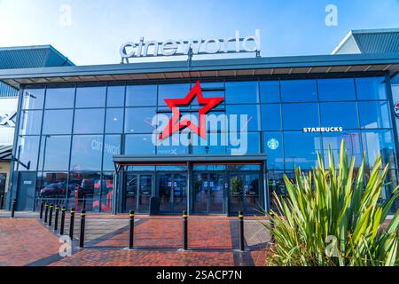 Wednesday, Regno Unito – gennaio 20 2025: Facciata di Cineworld, una catena di cinema con sede nel Regno Unito presso il Bentley Bridge Retail Park vicino a Wolverhampton, Regno Unito Foto Stock