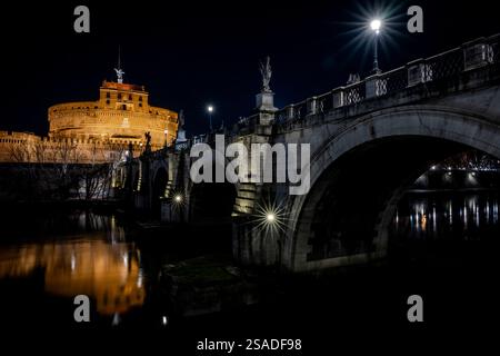 La città del Vaticano di notte. Foto Stock