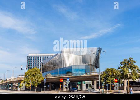 Stockholm Waterfront Congress Centre, un punto di riferimento architettonico moderno a Klarabergsviadukten, Norrmalm, centro di Stoccolma, capitale della Svezia Foto Stock