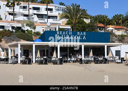 Costa calma ist ein Ort auf der Kanarischen Insel Fuerteventura, spagnolo. Er liegt am Beginn der Halbinsel Jandia, Die den südlichen Teil von Fuerte einnimmt. Angesichts der weitläufigen Strände und des ganzjährig sonnigen Klimas gehört Costa calma zu einem der beliebtesten Ferienorte der Kanaren. Der Ort Hat rund 5500 Einwohner und ist wie Morro Jable und Solana Matorral Teil der Gemeinde Pajara. Foto: Beach Bar aureola *** Costa calma è una città sull'isola Canaria di Fuerteventura, Spagna, si trova all'inizio della penisola di Jandia, che occupa la parte meridionale di Fuerteventur Foto Stock